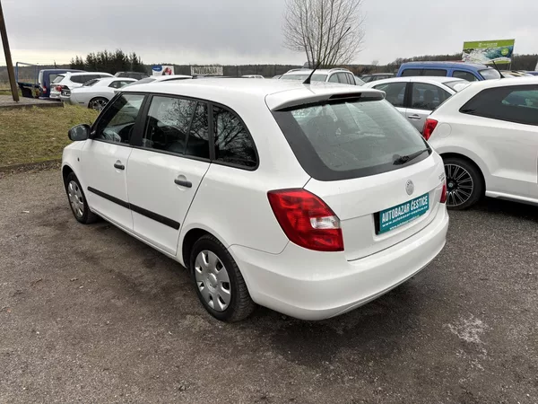 Škoda Fabia 1.2i - foto 8