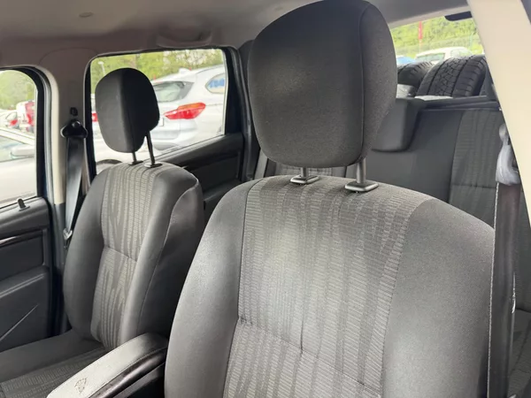 Dacia Duster 1.6i - foto 14