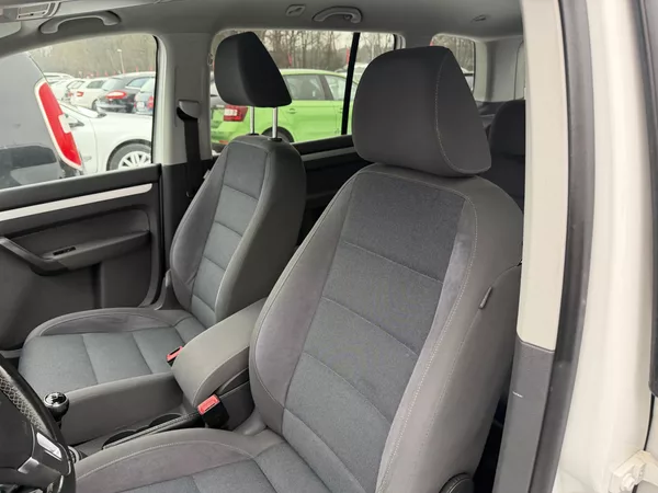 Volkswagen Touran 2.0 TDI STYLE - foto 14