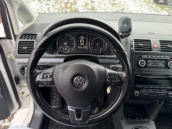 Volkswagen Touran 2.0 TDI STYLE - foto 17