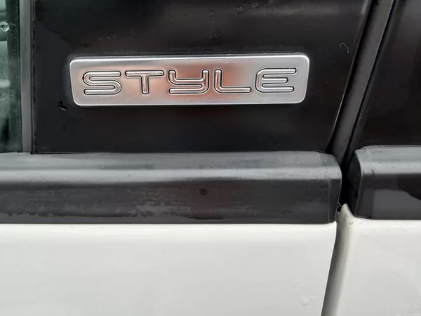 Volkswagen Touran 2.0 TDI STYLE - foto 19