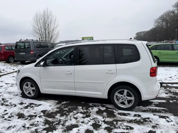 Volkswagen Touran 2.0 TDI STYLE - foto 7