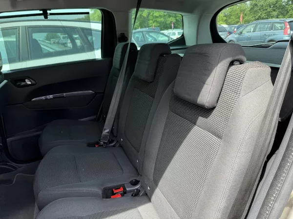 Peugeot 5008 1.6 HDI - foto 12
