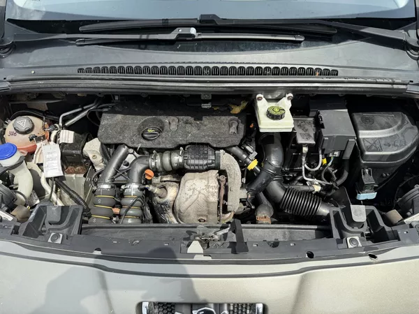 Peugeot 5008 1.6 HDI - foto 24