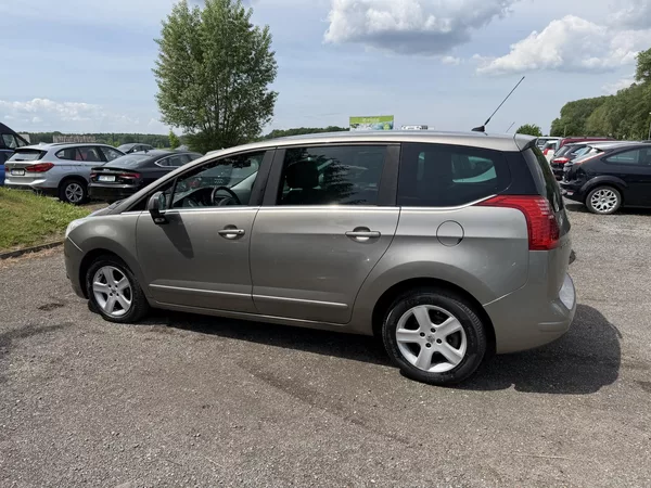 Peugeot 5008 1.6 HDI - foto 7