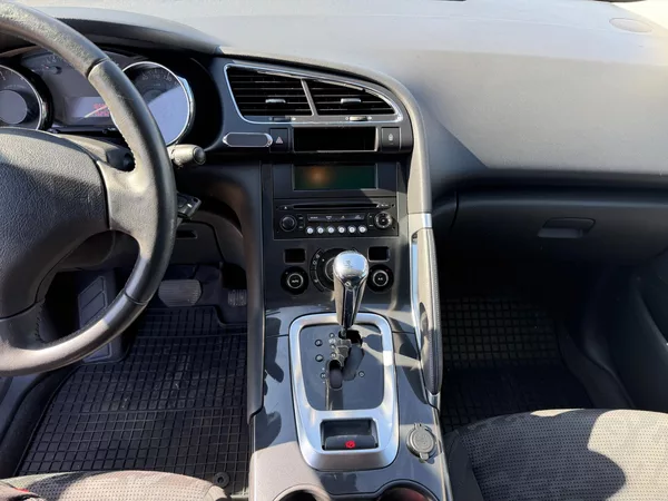 Peugeot 3008 1.6i 16V - foto 18