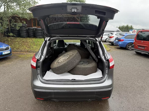 Nissan Qashqai 1.6 DiG-T,ČR - foto 9
