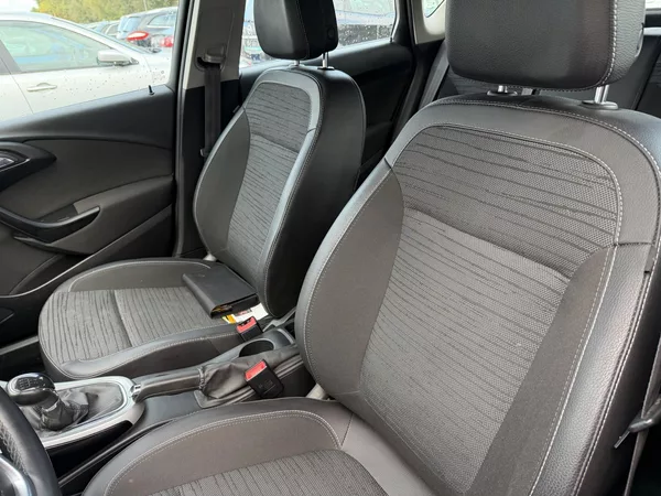 Opel Astra 1.6i - foto 15
