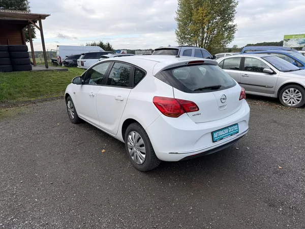 Opel Astra 1.6i - foto 8