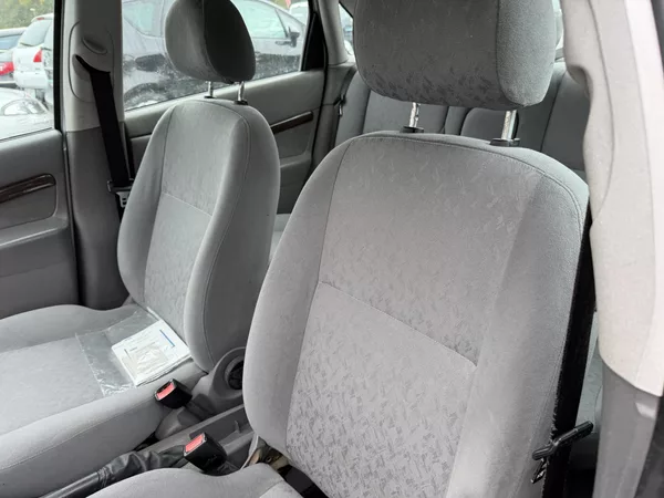 Ford Focus 1.8i - foto 13