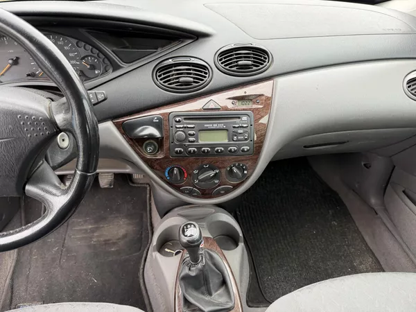 Ford Focus 1.8i - foto 15