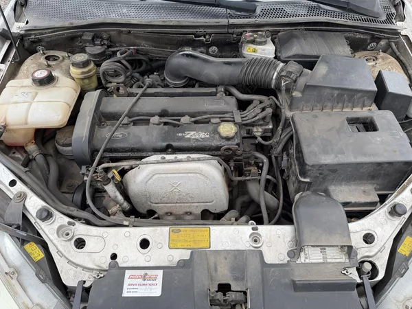 Ford Focus 1.8i - foto 20