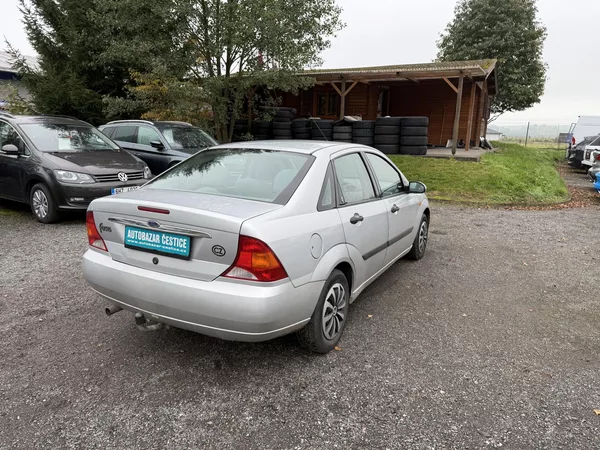 Ford Focus 1.8i - foto 6
