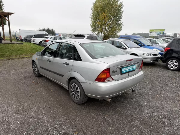 Ford Focus 1.8i - foto 8