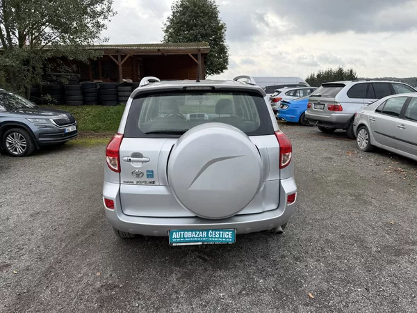 Toyota RAV4 2.2 D4-D 4x4 KLIMA ALU KUŽE - foto 5