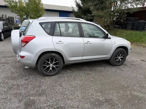 Toyota RAV4 2.2 D4-D 4x4 KLIMA ALU KUŽE - foto 7