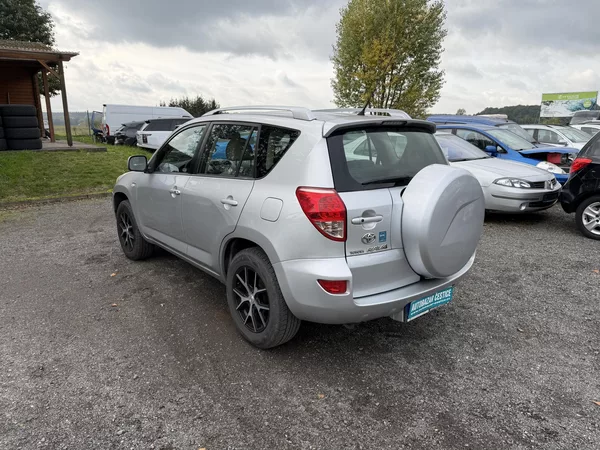 Toyota RAV4 2.2 D4-D 4x4 KLIMA ALU KUŽE - foto 8