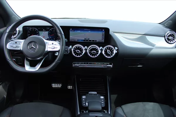 Mercedes-Benz GLA 250 165kW 4MATIC AMG ČR - foto 15