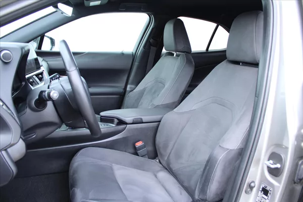 Lexus UX 250h 2.0 E-CVT 1.MAJITEL DPH ČR - foto 10