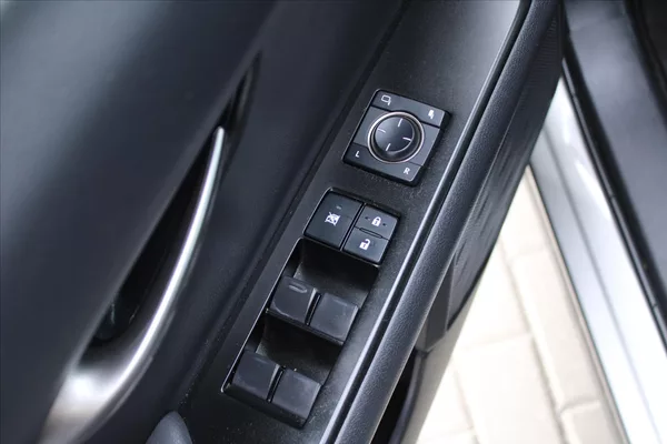 Lexus UX 250h 2.0 E-CVT 1.MAJITEL DPH ČR - foto 27