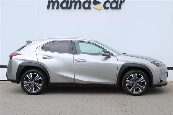 Lexus UX 250h 2.0 E-CVT 1.MAJITEL DPH ČR - foto 8