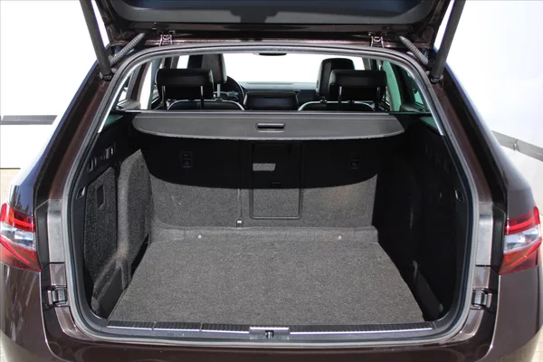 Škoda Superb 2.0TDI 140kW DSG L&K ČR - foto 11