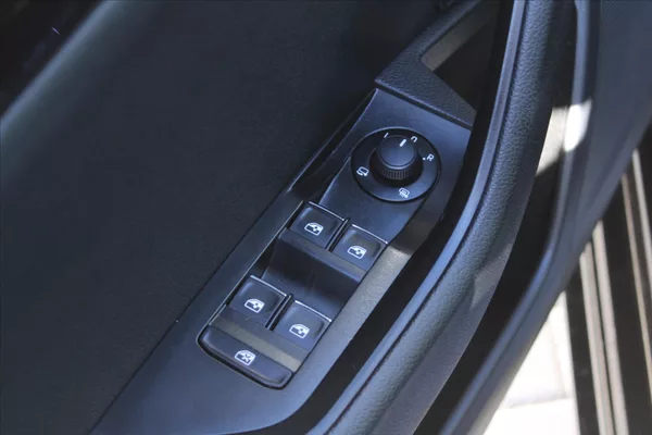 Škoda Superb 2.0TDI 140kW DSG L&K ČR - foto 15