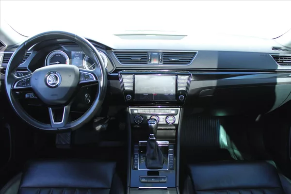 Škoda Superb 2.0TDI 140kW DSG L&K ČR - foto 16