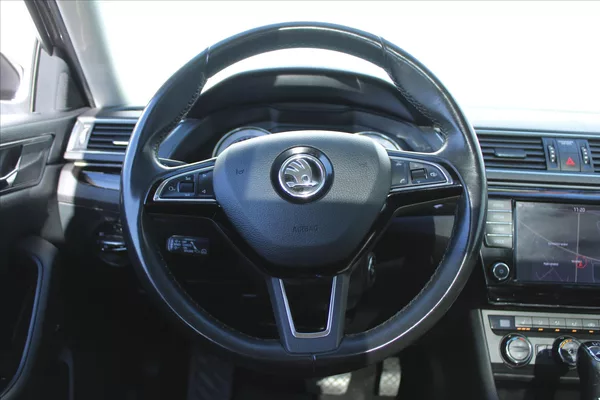 Škoda Superb 2.0TDI 140kW DSG L&K ČR - foto 17