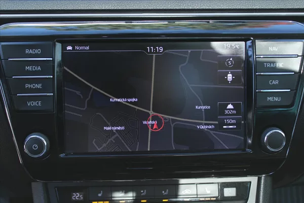 Škoda Superb 2.0TDI 140kW DSG L&K ČR - foto 22
