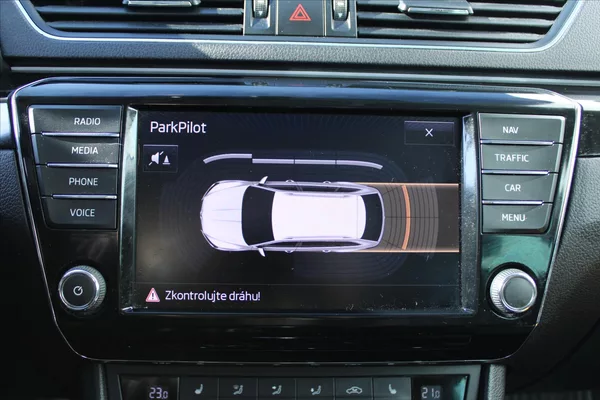 Škoda Superb 2.0TDI 140kW DSG L&K ČR - foto 23