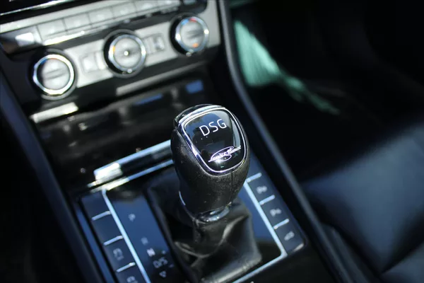 Škoda Superb 2.0TDI 140kW DSG L&K ČR - foto 25