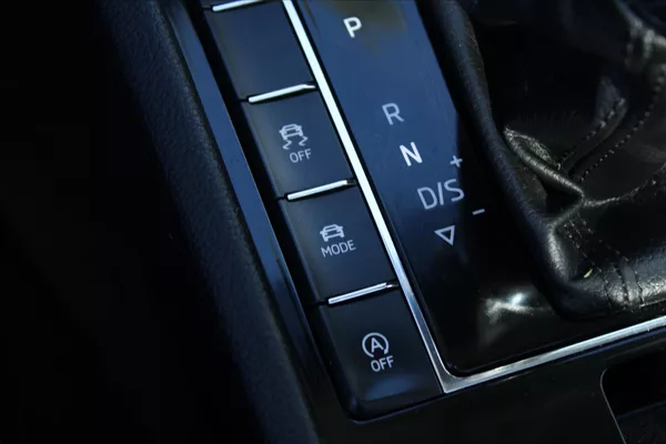 Škoda Superb 2.0TDI 140kW DSG L&K ČR - foto 27
