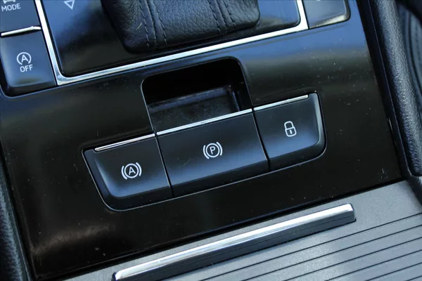 Škoda Superb 2.0TDI 140kW DSG L&K ČR - foto 28