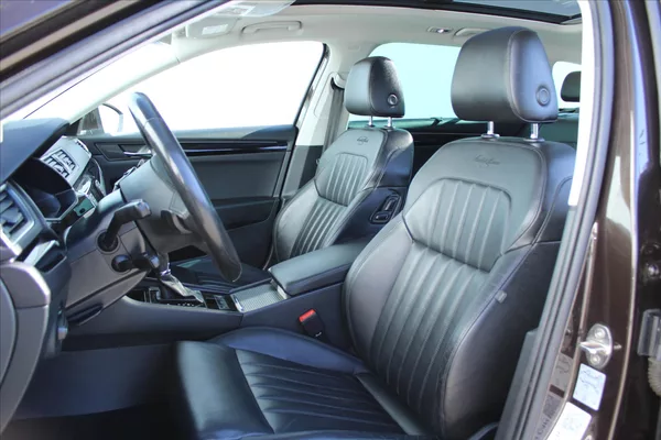 Škoda Superb 2.0TDI 140kW DSG L&K ČR - foto 9