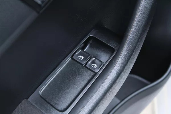 Škoda Fabia 1.0TSI 70kW AMBITION 1MAJ. ČR - foto 12