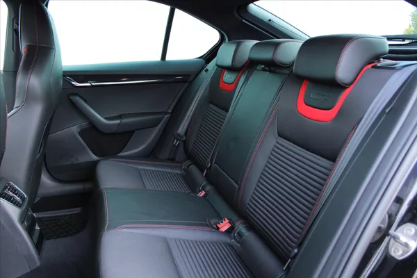 Škoda Octavia 2.0TSI 162kW RS BI-XENON ČR - foto 10