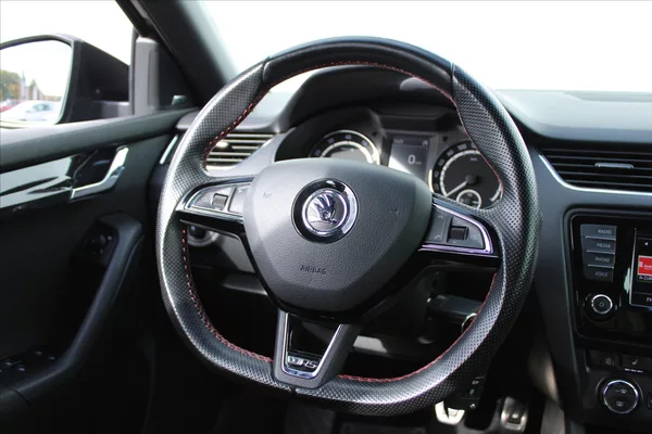 Škoda Octavia 2.0TSI 162kW RS BI-XENON ČR - foto 13