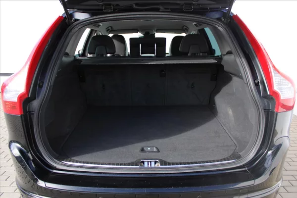 Volvo XC60 2.4D 140kW AWD SERVIS. KN. ČR - foto 11