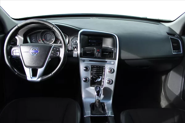 Volvo XC60 2.4D 140kW AWD SERVIS. KN. ČR - foto 12