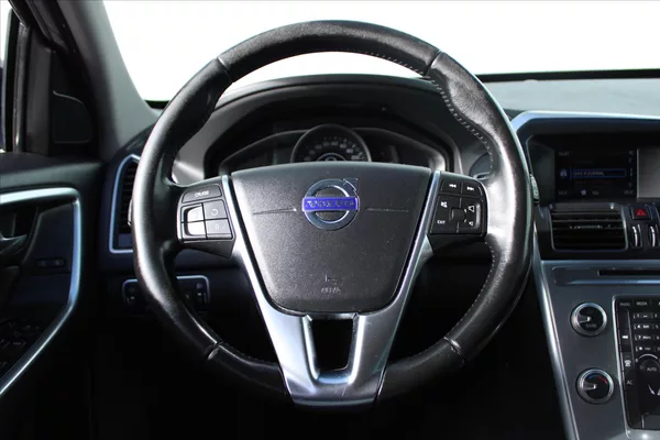 Volvo XC60 2.4D 140kW AWD SERVIS. KN. ČR - foto 13