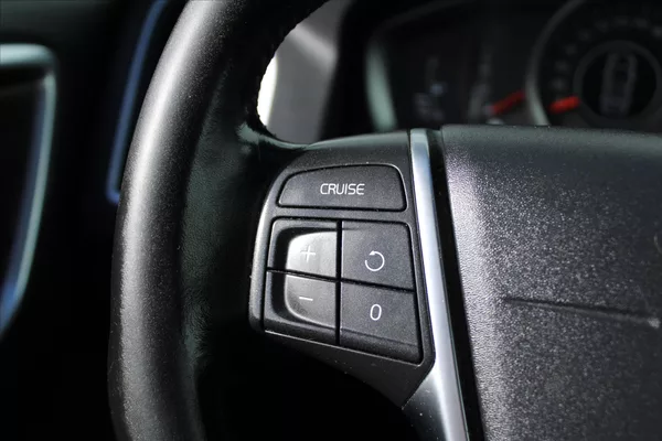 Volvo XC60 2.4D 140kW AWD SERVIS. KN. ČR - foto 14