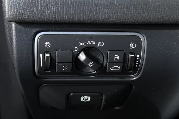 Volvo XC60 2.4D 140kW AWD SERVIS. KN. ČR - foto 15
