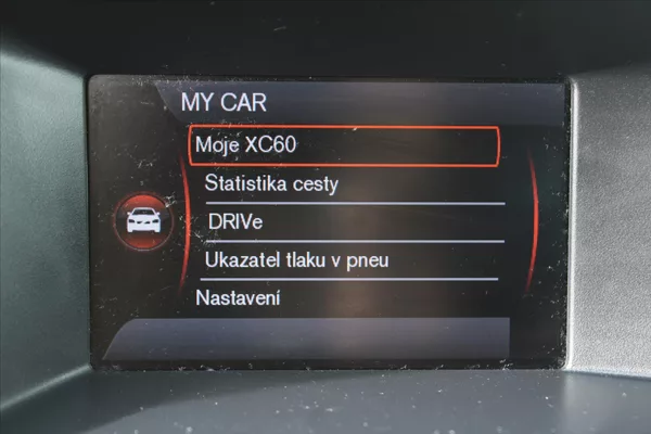 Volvo XC60 2.4D 140kW AWD SERVIS. KN. ČR - foto 18