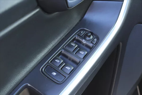 Volvo XC60 2.4D 140kW AWD SERVIS. KN. ČR - foto 21