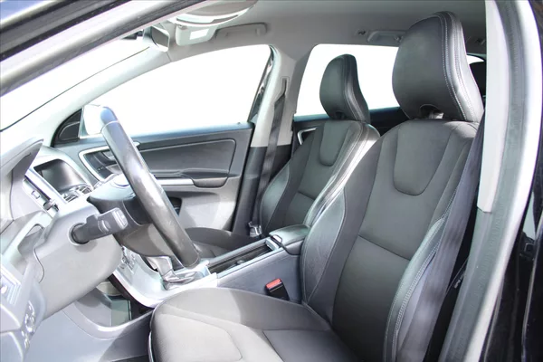 Volvo XC60 2.4D 140kW AWD SERVIS. KN. ČR - foto 9