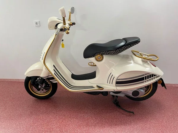 Vespa 946 946 CHRISTIAN DIOR
