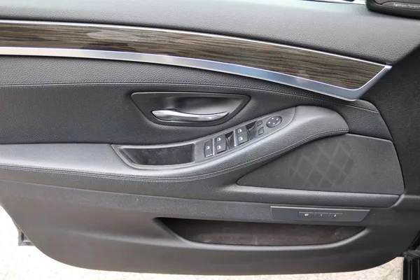 BMW Řada 5 - foto 23