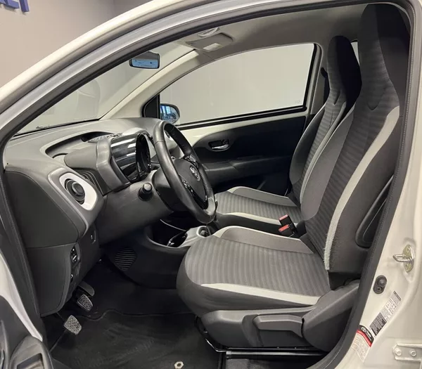 Toyota Aygo 1.0 X-PLAY - foto 7