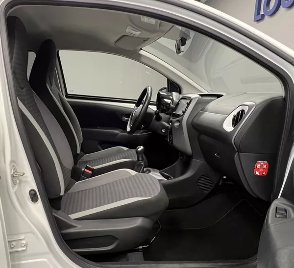 Toyota Aygo 1.0 X-PLAY - foto 8